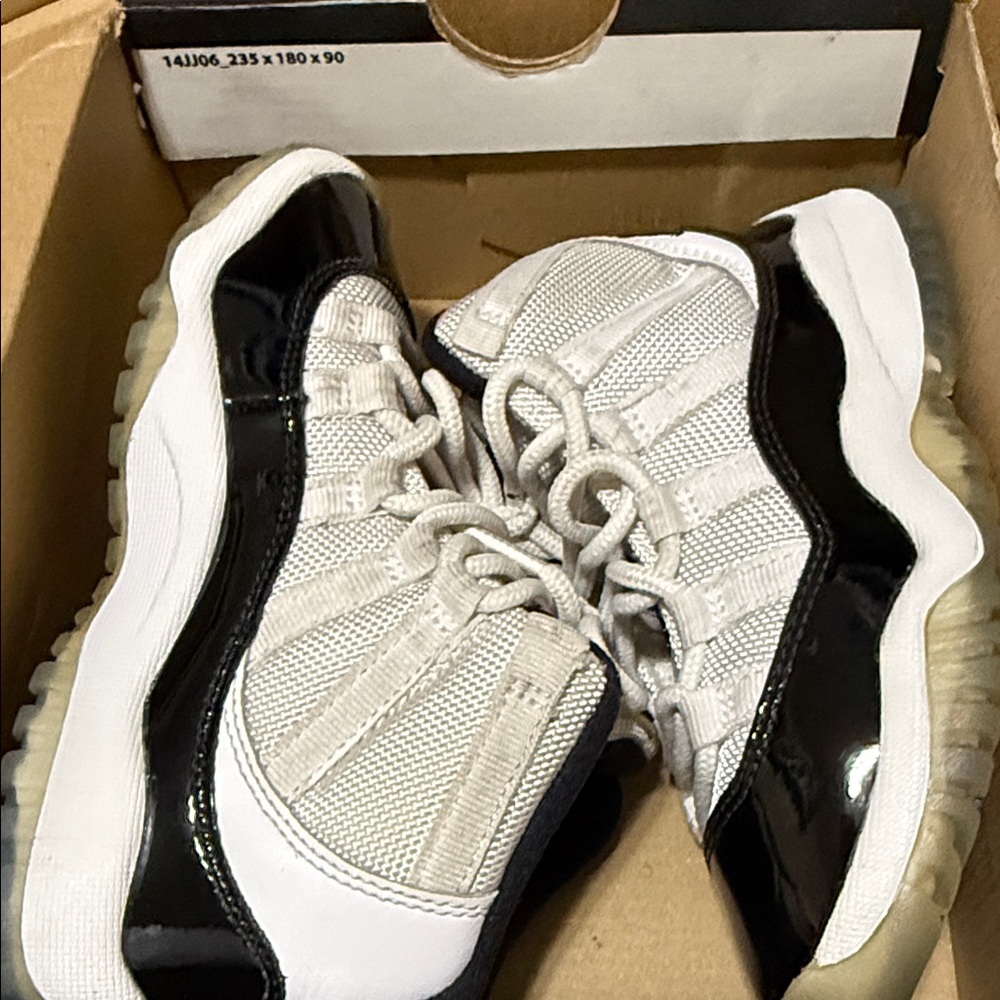 Jordan Retro 11 Space James Kids Sneakers Black and White